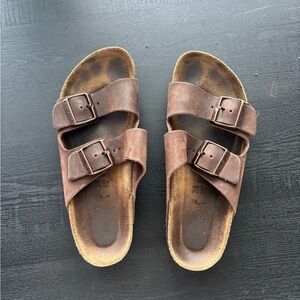 Oiled brown leather Arizona Birkenstocks